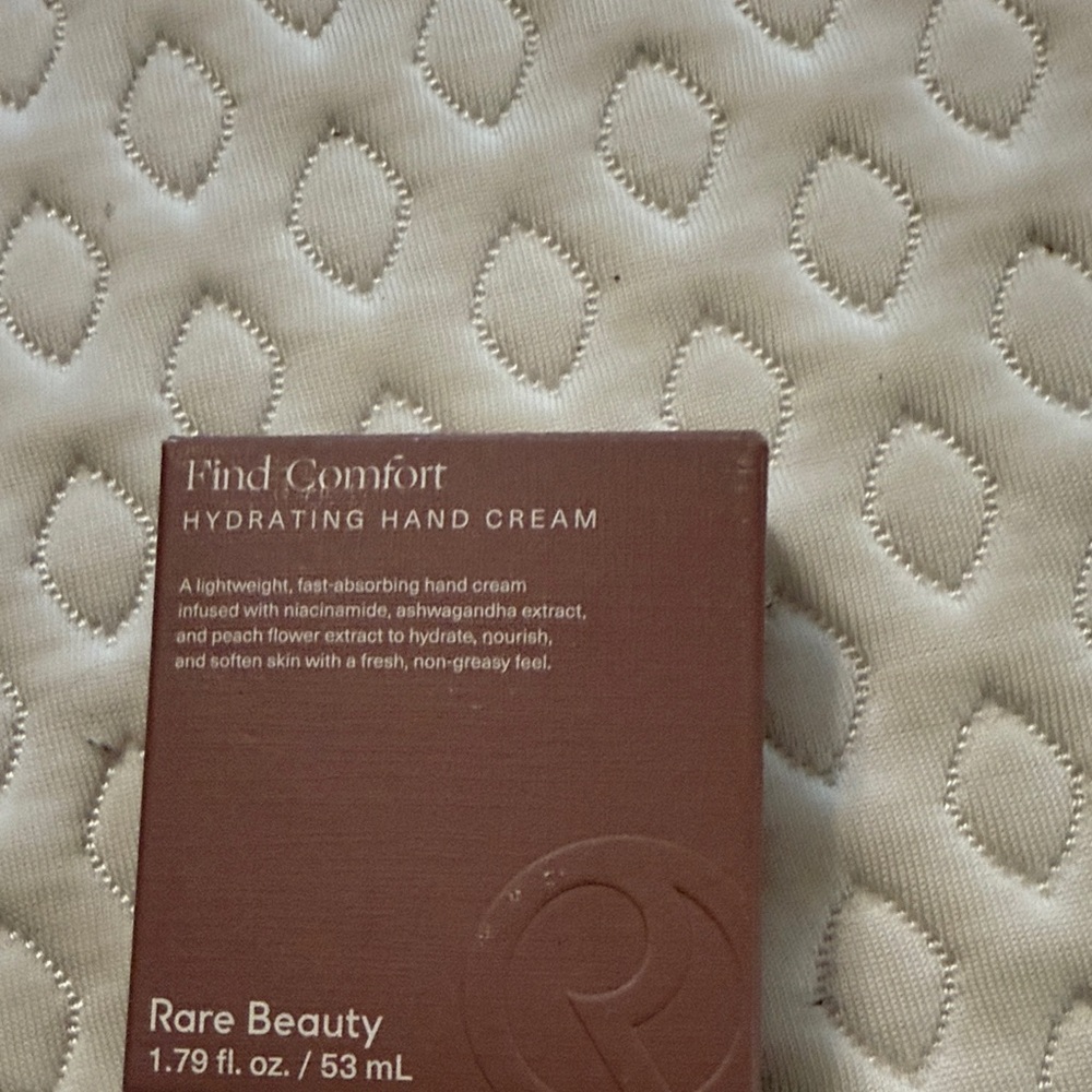 Rare Beauty Hydrating Hand Cream - Brown